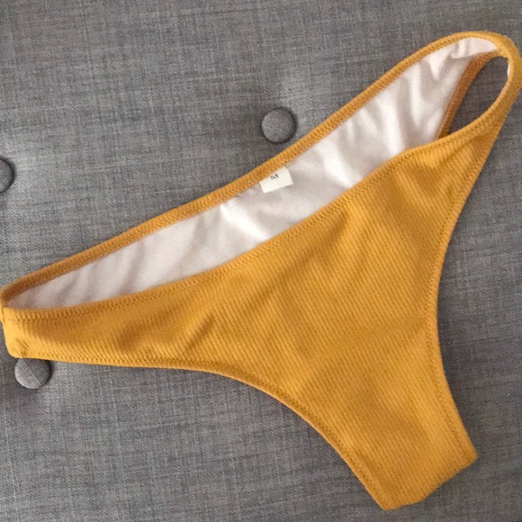 Hello Strapless Bikini! - Picture 3 of 4